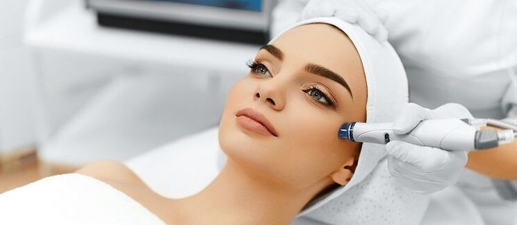 performing the skin rejuvenation procedure by hardware