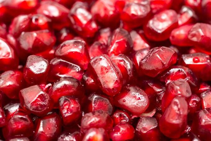 Pomegranate seed oil-based cream will help stop age-related changes in the skin of the face